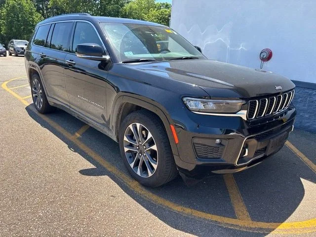 Certified Used 2023 Diamond Black Crystal Pearlcoat Jeep Overland image 1