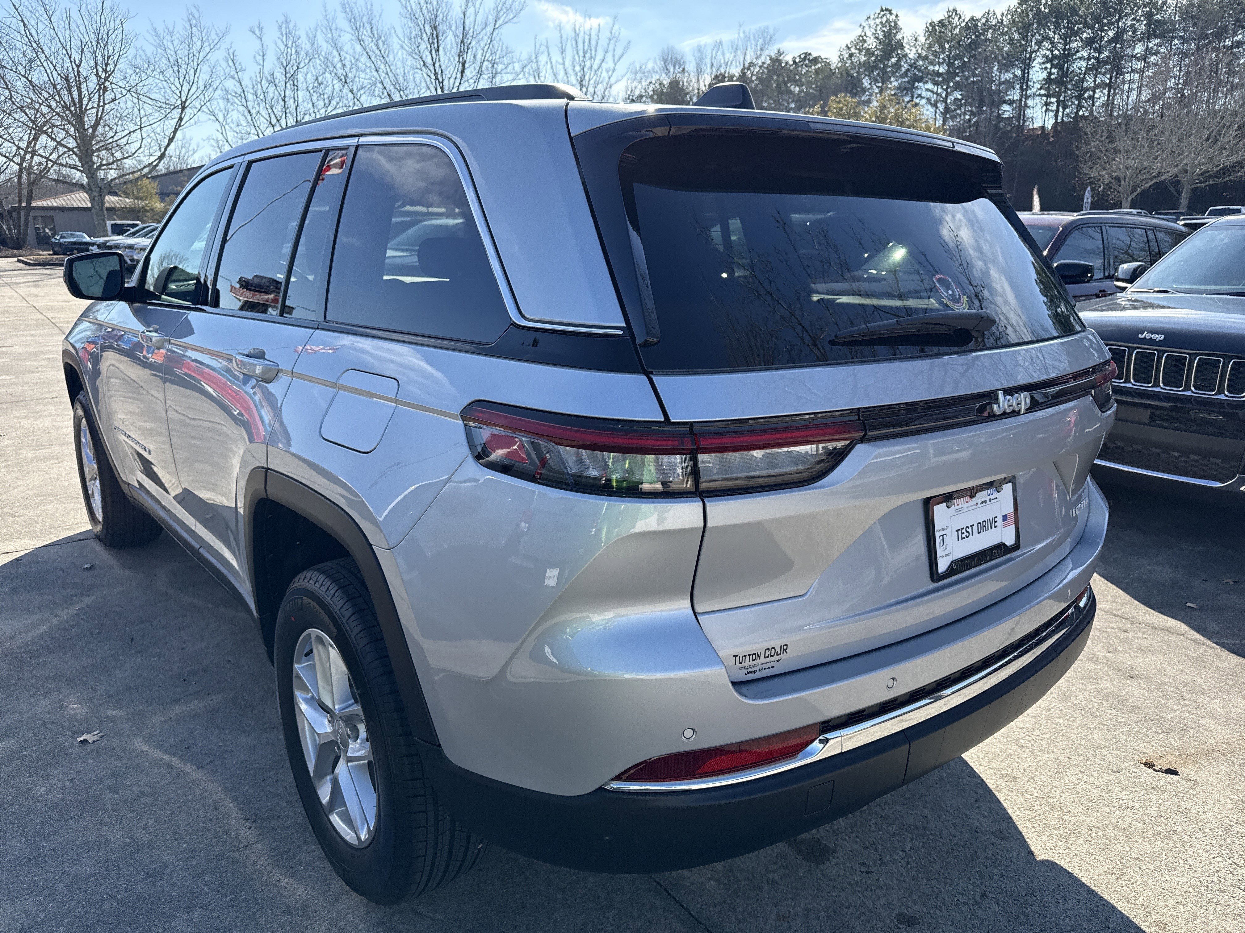 New 2025 Silver Zynith Jeep Laredo image 5