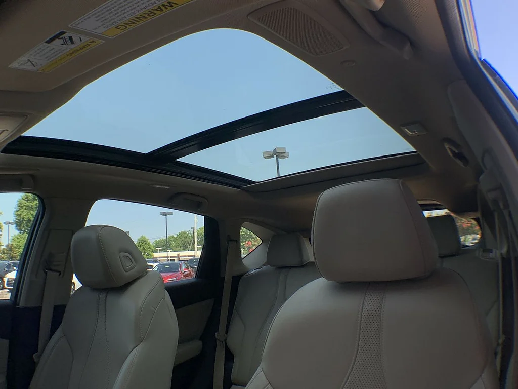 Used 2021 PLAT WHT/EBONY Acura w/Technology Package image 22