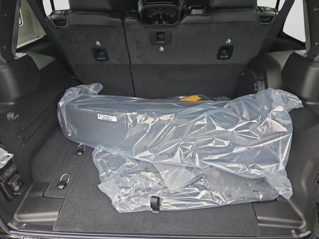 2025 Jeep Wrangler 4-Door Sahara - Photo 10