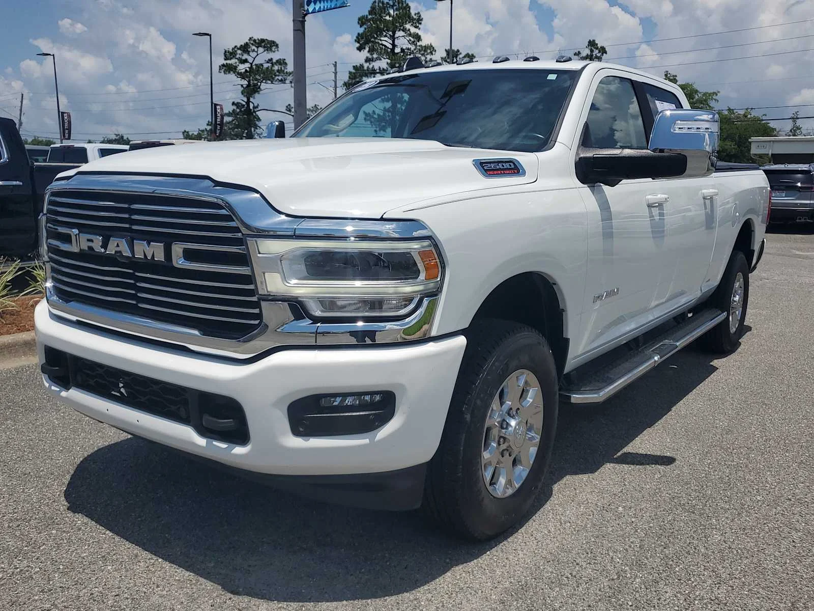 Used 2023  Ram Laramie image 1