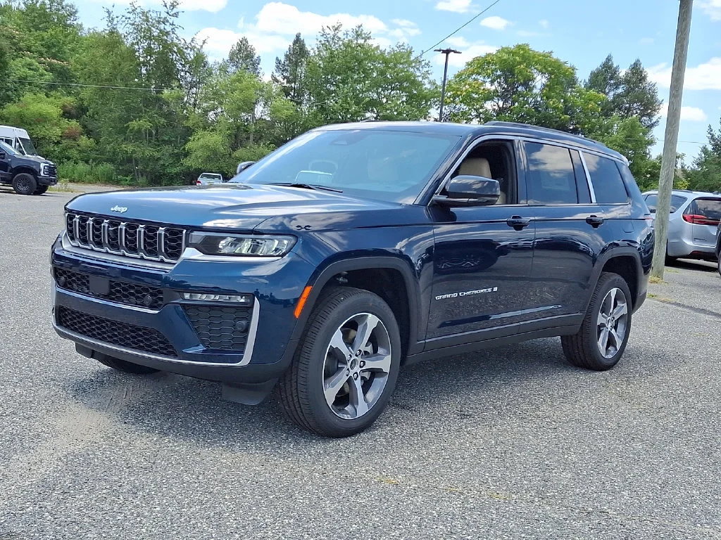 New 2026 Fathom Blue Pearl-Coat Exterior Paint Jeep Limited image 4