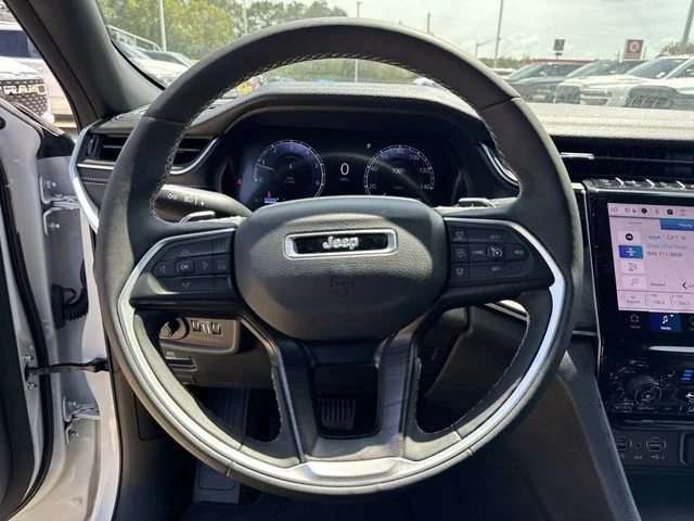 Used 2025 White Jeep Limited image 27