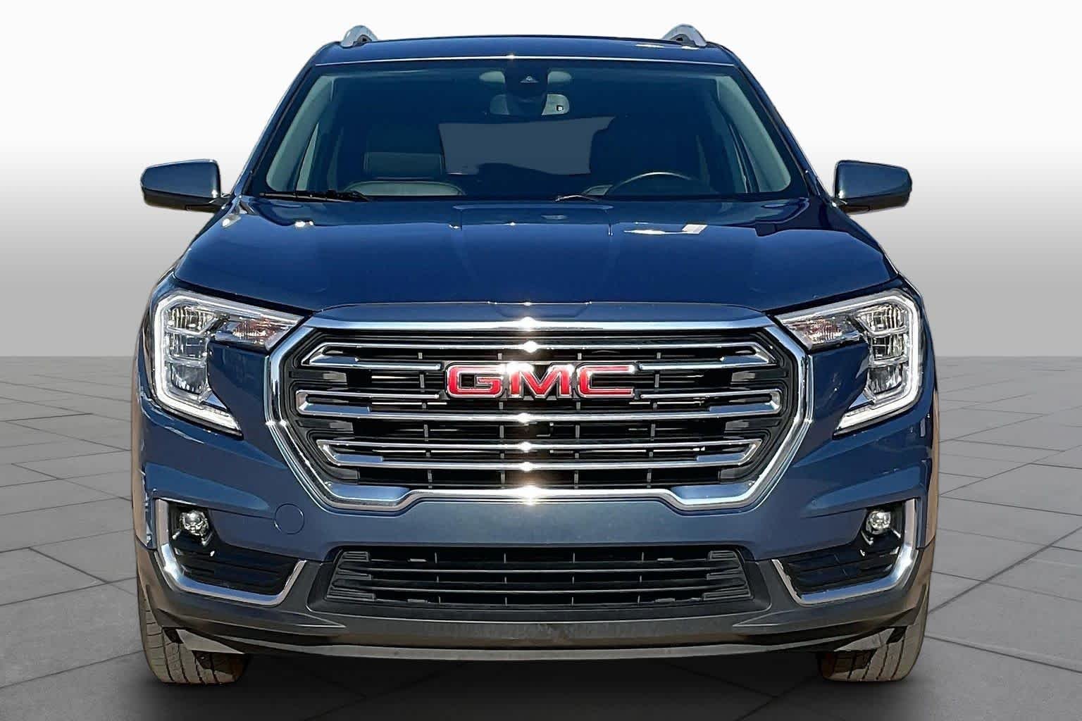Used 2024 Downpour Metallic GMC SLT image 4