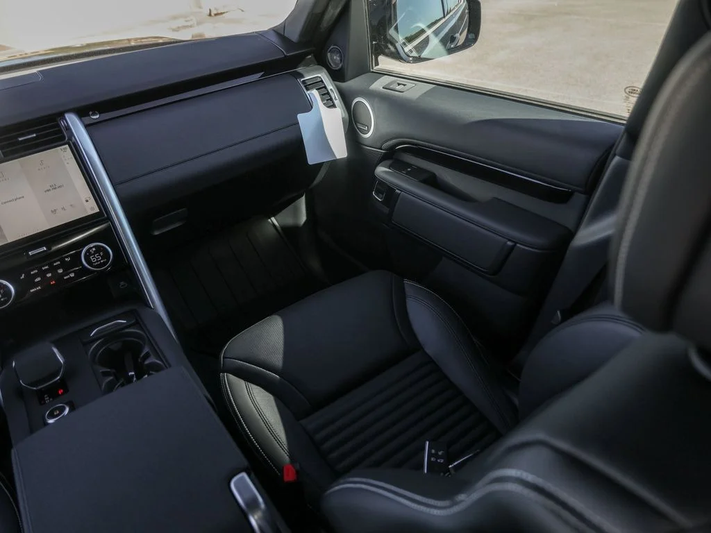 Used 2025 Santorini Black Metallic Land Rover S image 36