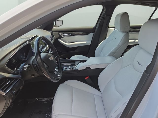 Used 2022 Diamond Cadillac Premium Luxury image 34