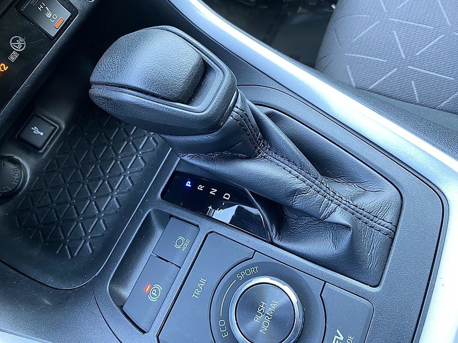 Used 2020 Midnight Black Metallic Toyota Hybrid XLE image 21