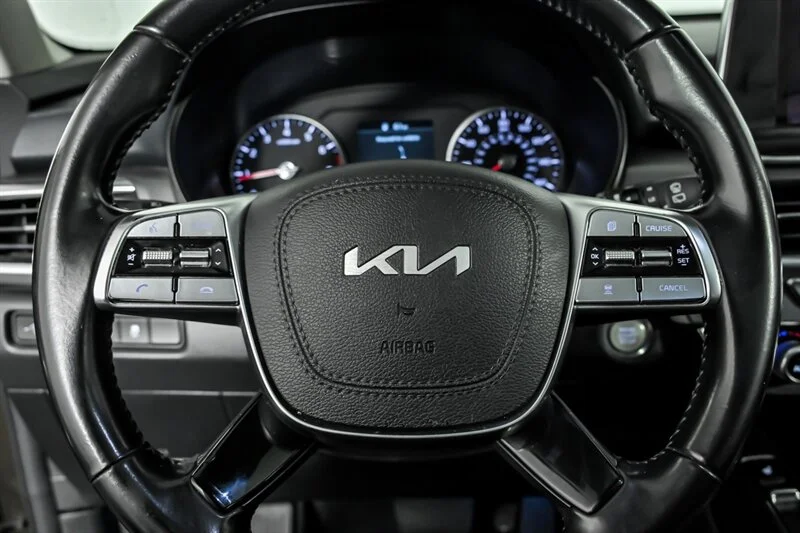 Used 2022 Dark Moss Kia S image 23