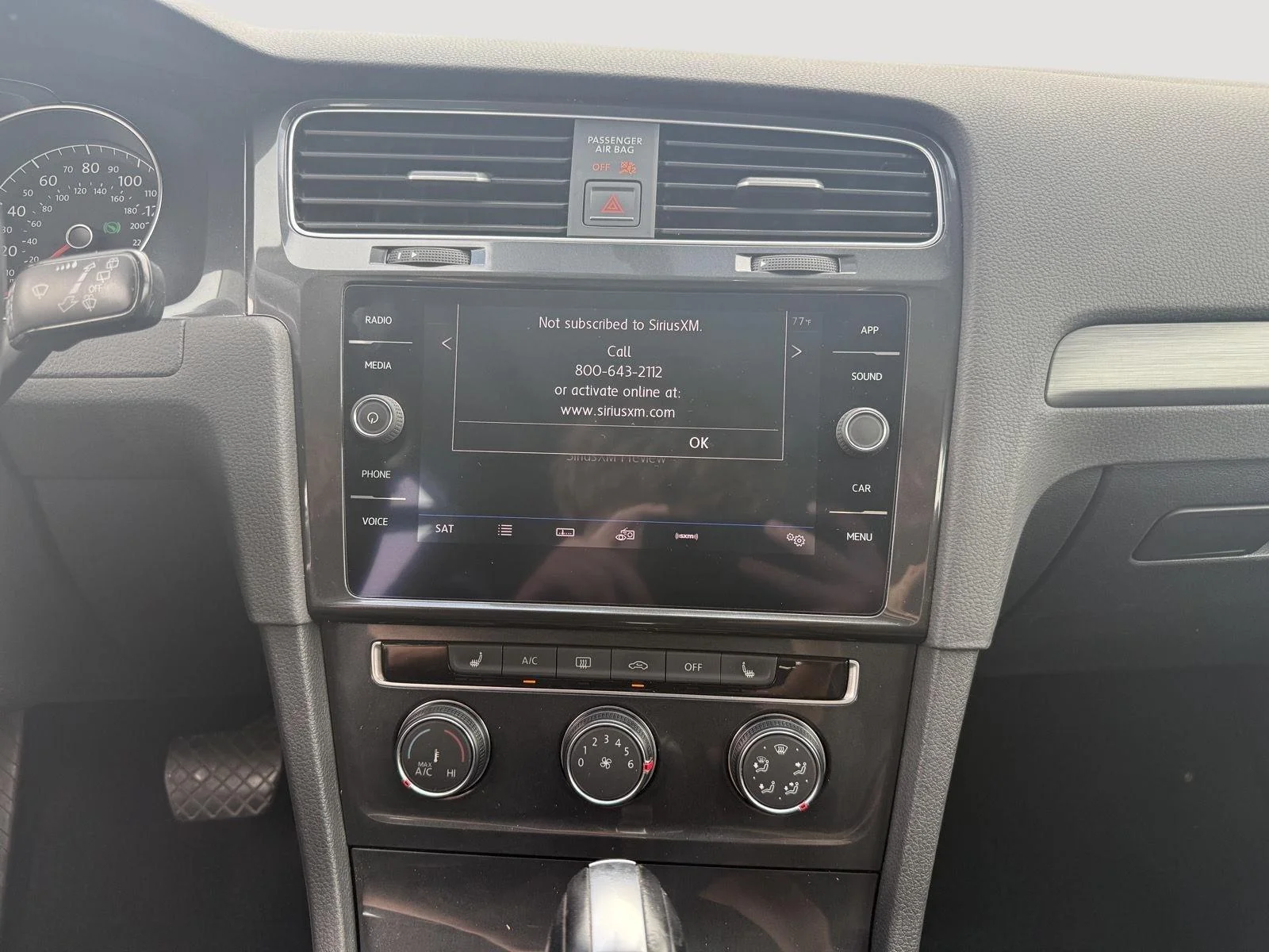 Used 2018 Pure White Volkswagen SE image 16