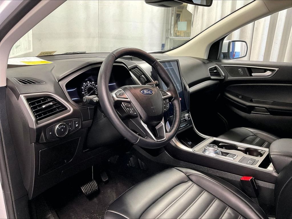 Used 2022 Oxford White Ford SEL image 8