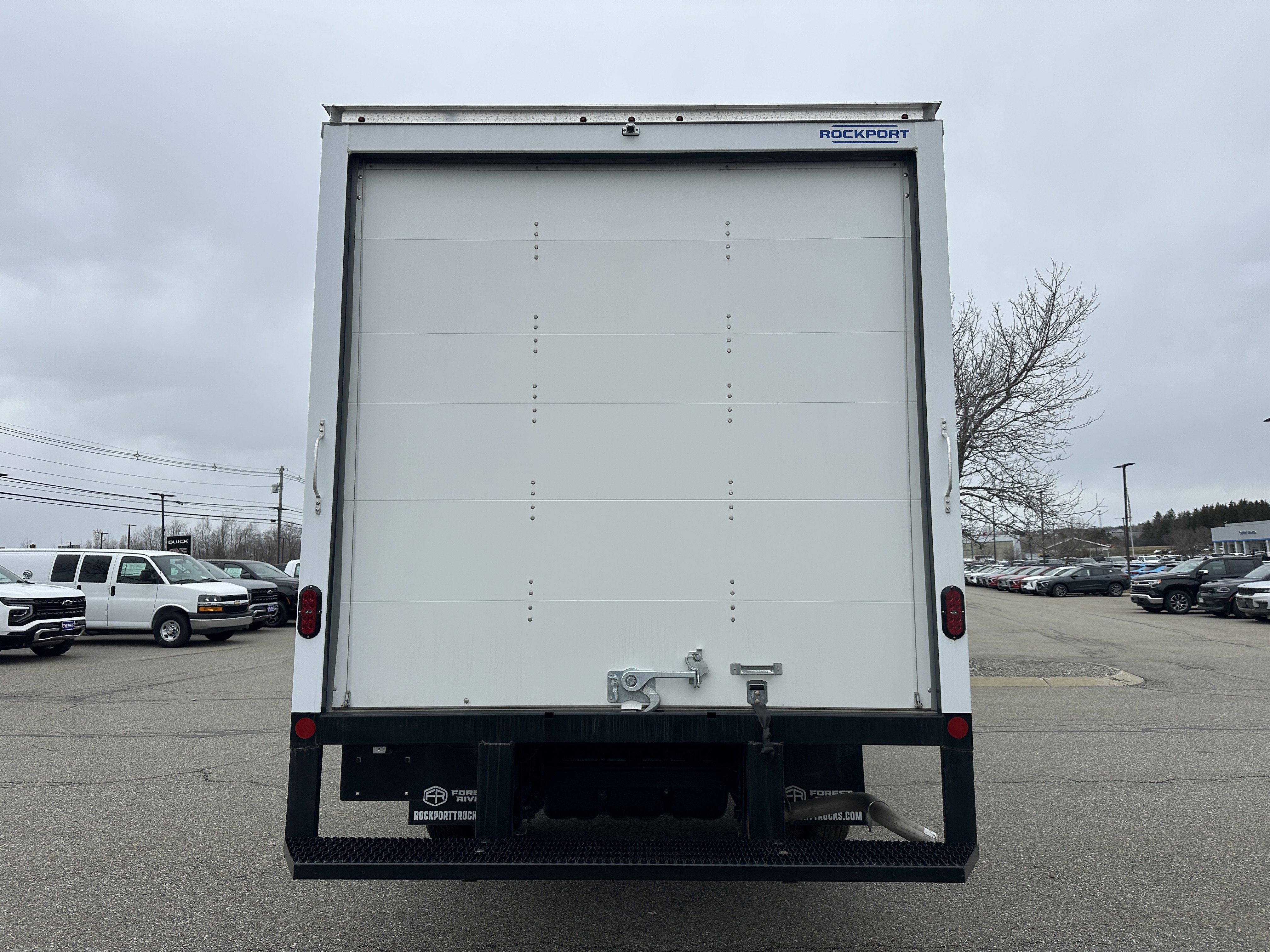 New 2026 Summit White Chevrolet 1WT image 4