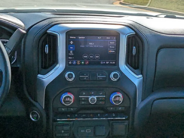 Used 2021 Silver GMC Elevation image 18