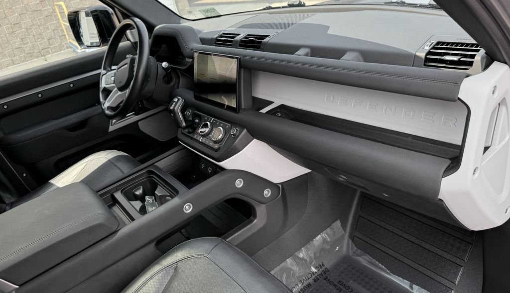 Used 2023 Gray Land Rover S image 33