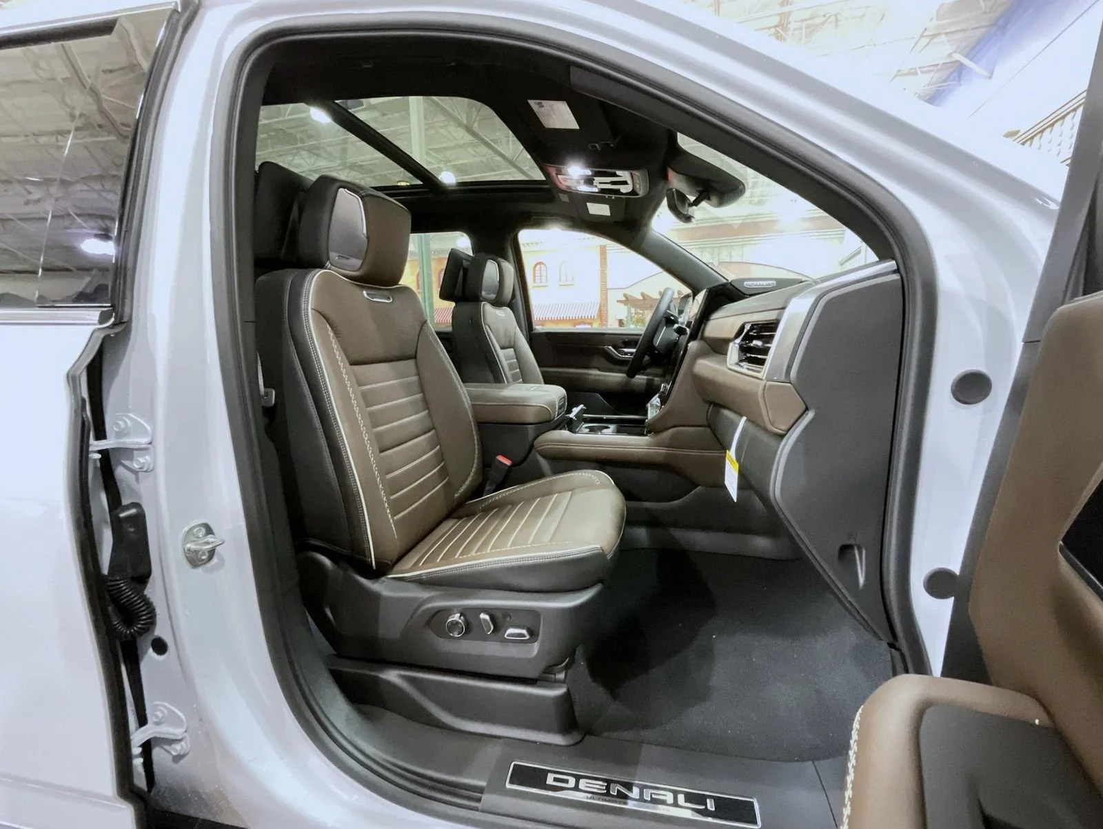 2026 GMC Yukon XL Denali Ultimate - Photo 15