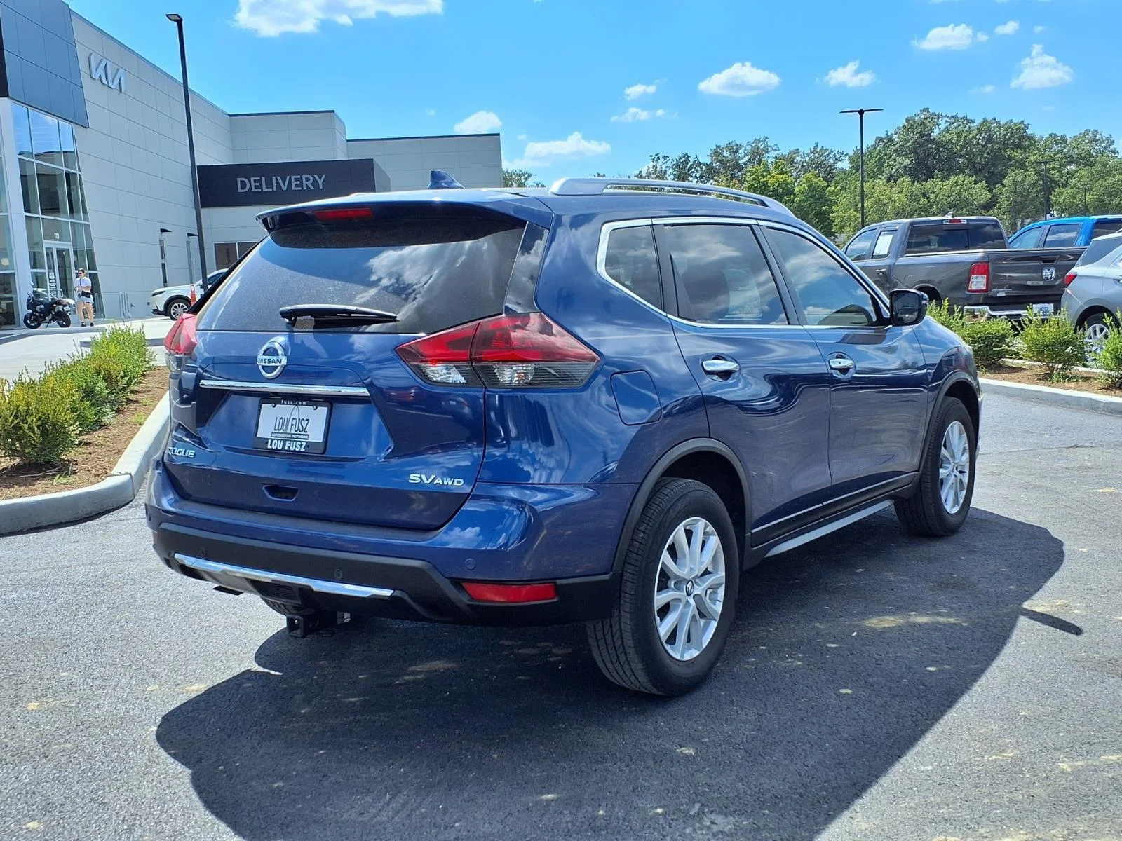 Used 2020 Caspian Blue Metallic Nissan SV image 29