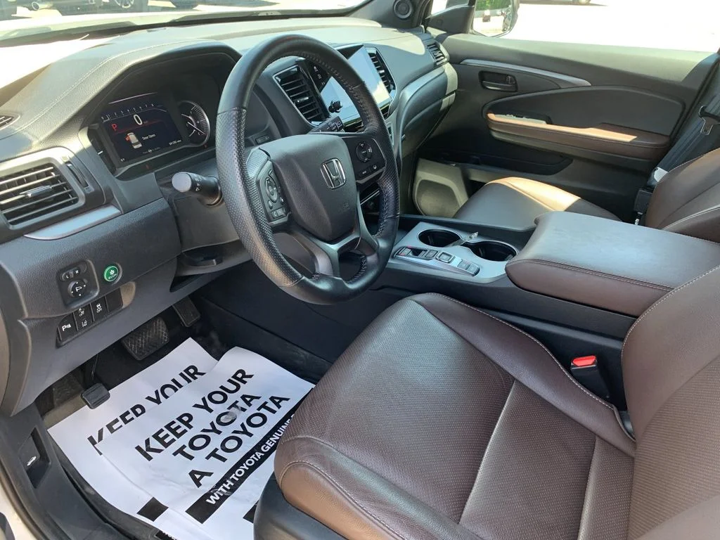 Used 2024 White Honda EX-L image 11