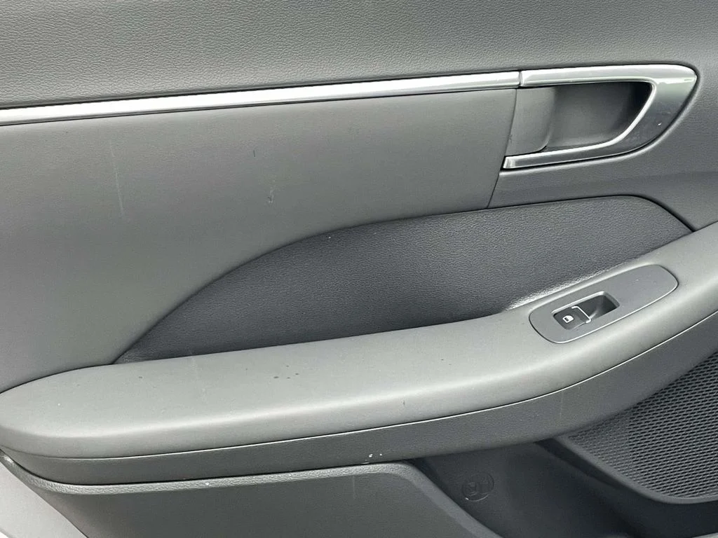 Used 2023 Silver Hyundai SEL Plus image 10