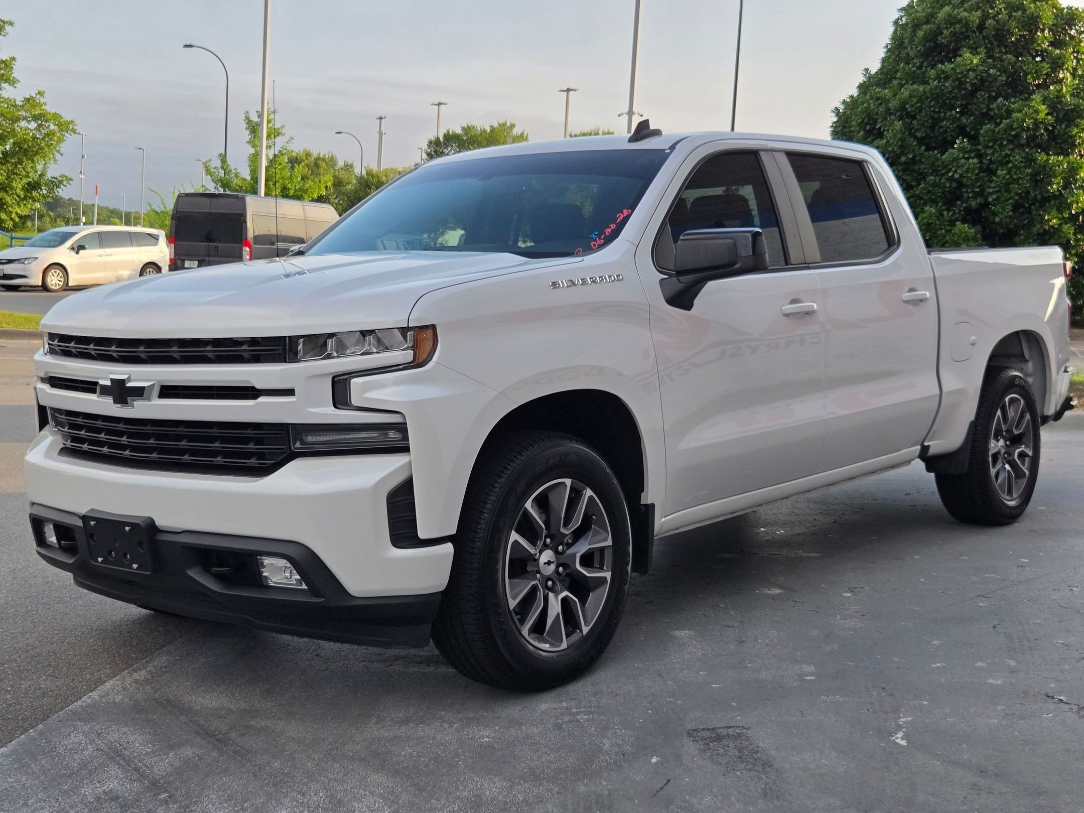 Used 2022 Iridescent Pearl Tricoat Chevrolet RST image 3