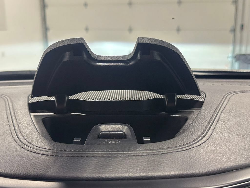 Used 2019  Jeep High Altitude image 32