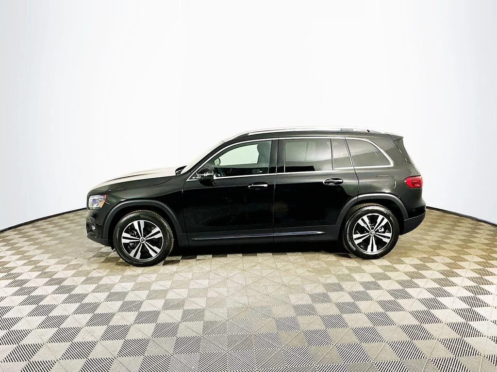 Used 2026 Black Mercedes-Benz GLB 250 image 3