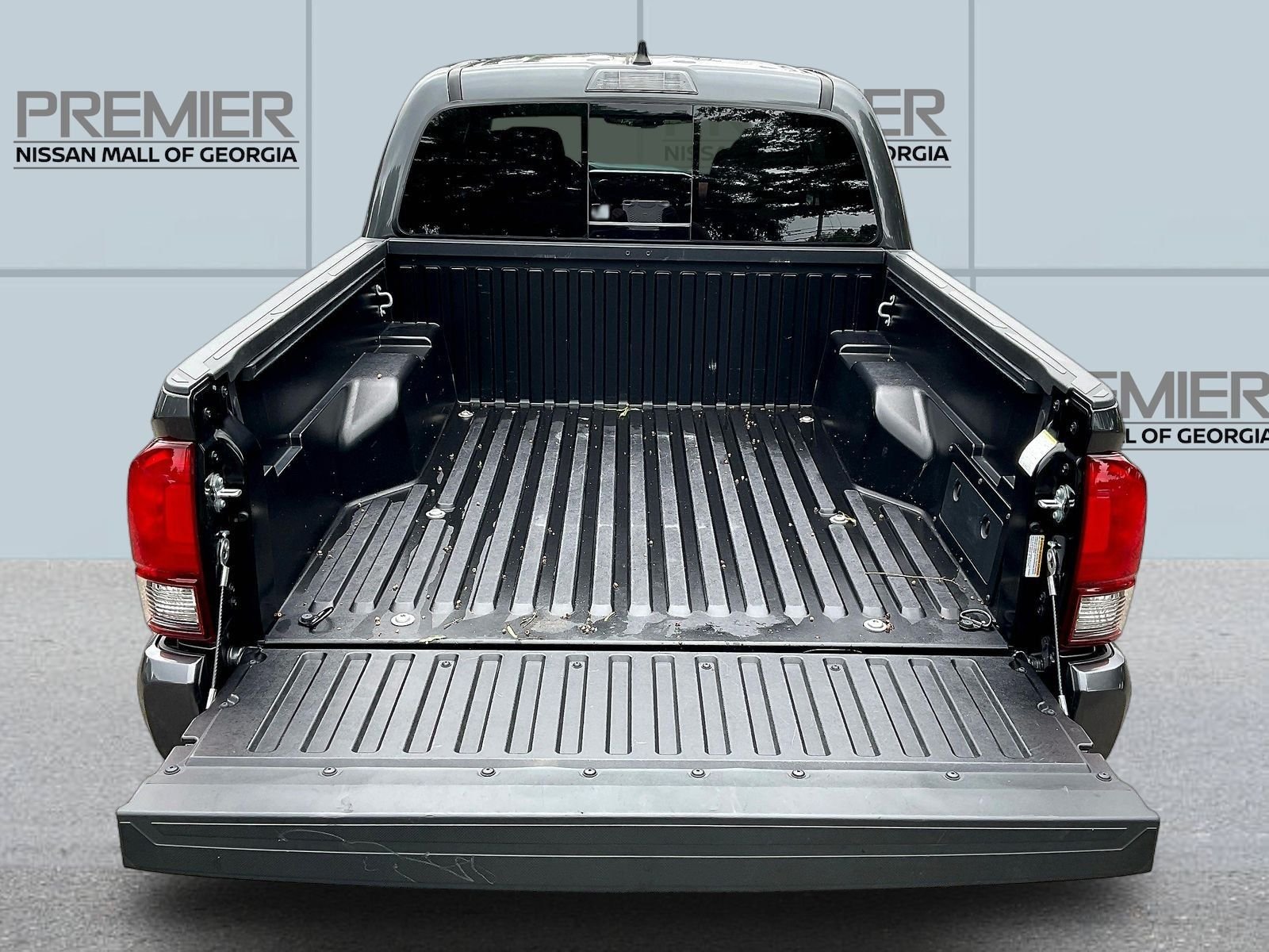 Used 2022 Gray Toyota SR5 image 9