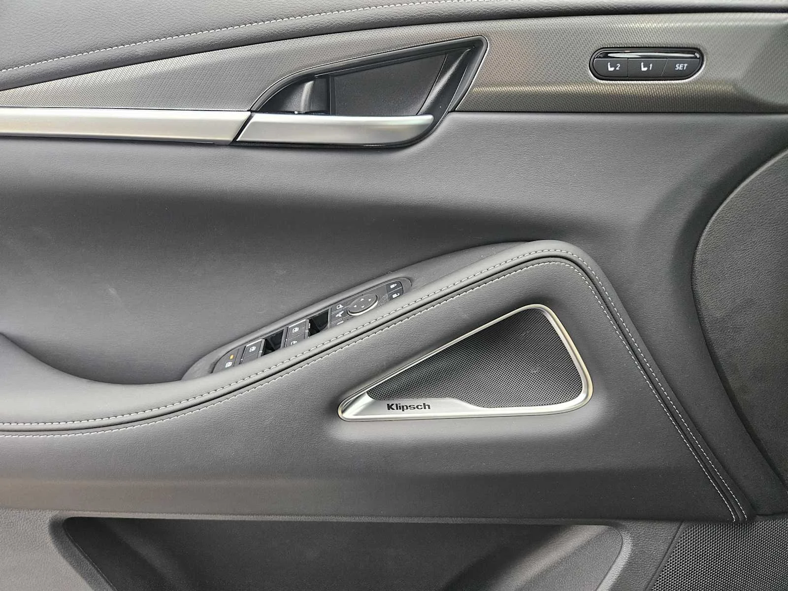 New 2026 MINERAL BLACK INFINITI Luxe FWD image 17