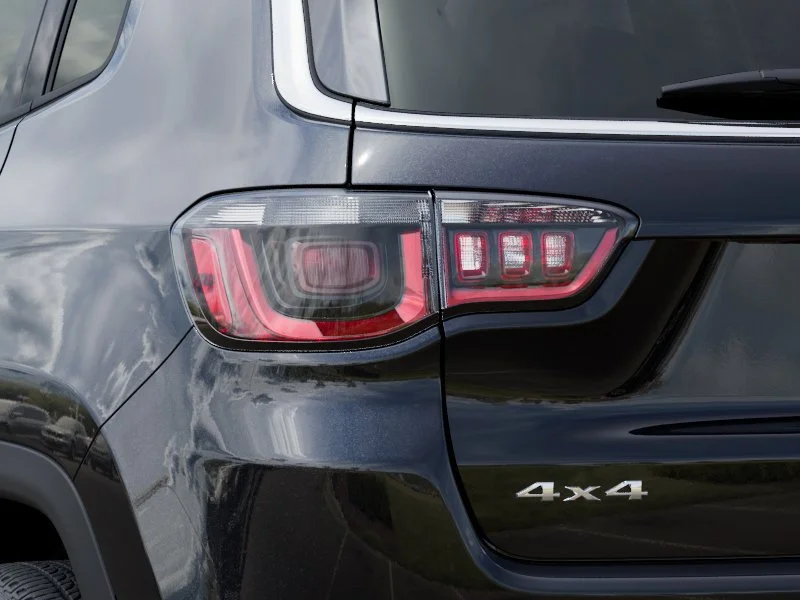New 2026 Diamond Black Crystal Pearl-Coat Exterior Paint Jeep Limited image 9
