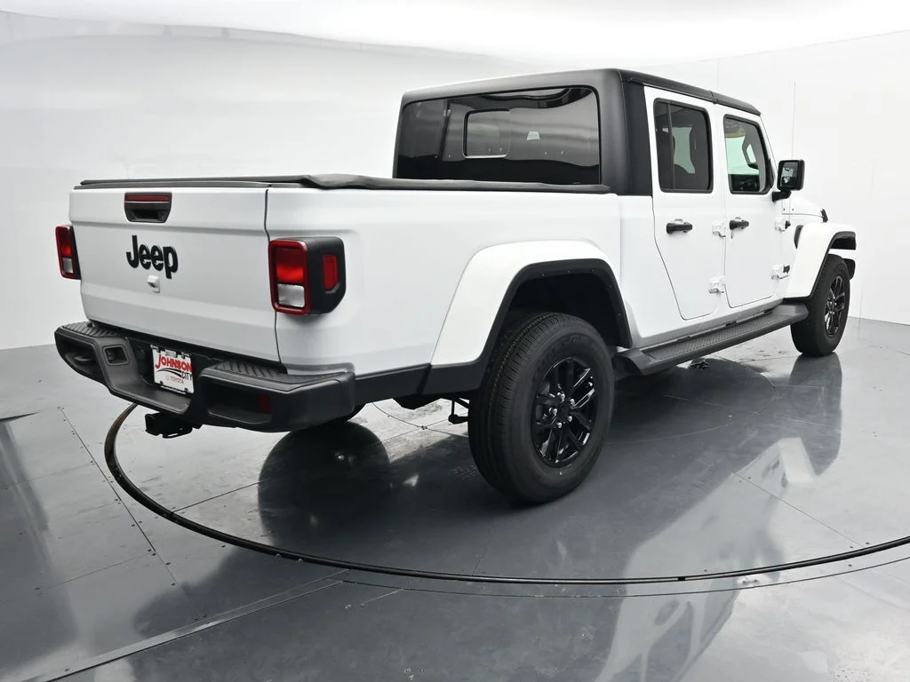 Used 2022 White Jeep Sport image 6