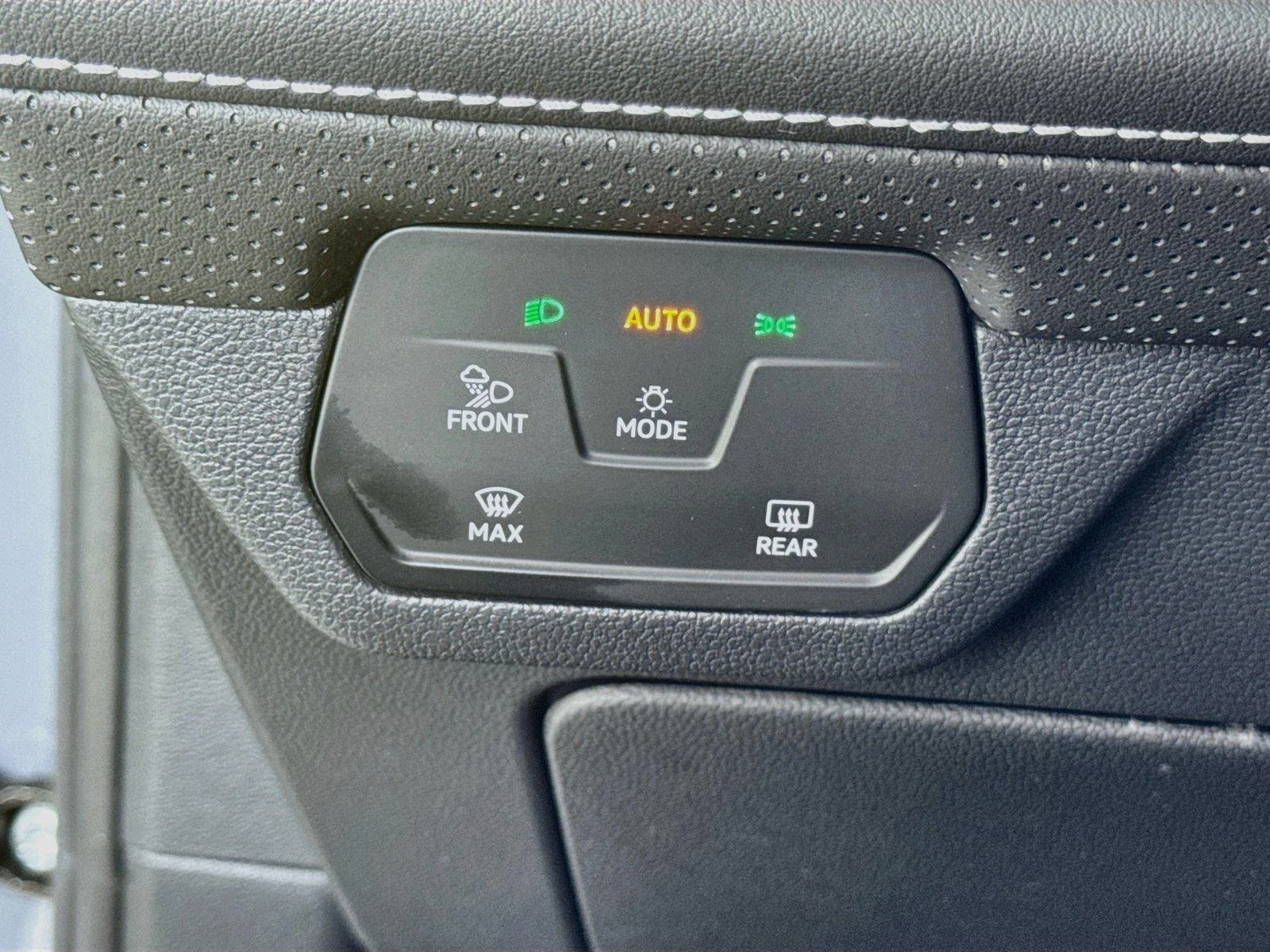 New 2026 Pure Gray Volkswagen 2.0T SE w/Technology image 10