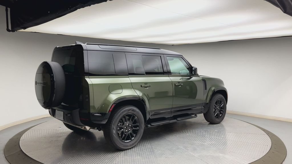 New 2026 Woolstone Green Land Rover X-Dynamic SE image 2