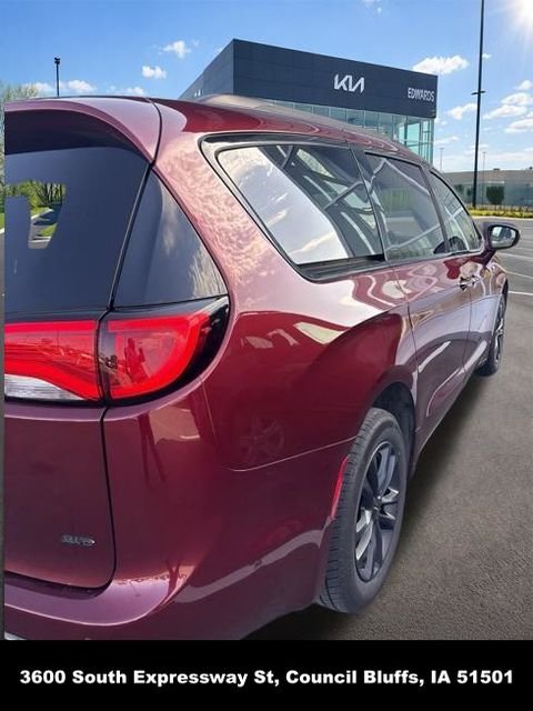 Used 2020 Red Chrysler Launch Edition image 15