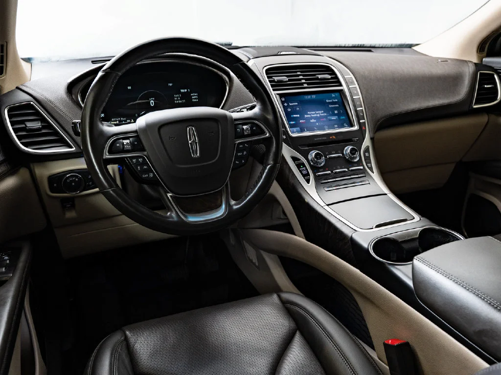 Used 2020 Pristine White Lincoln Reserve image 4