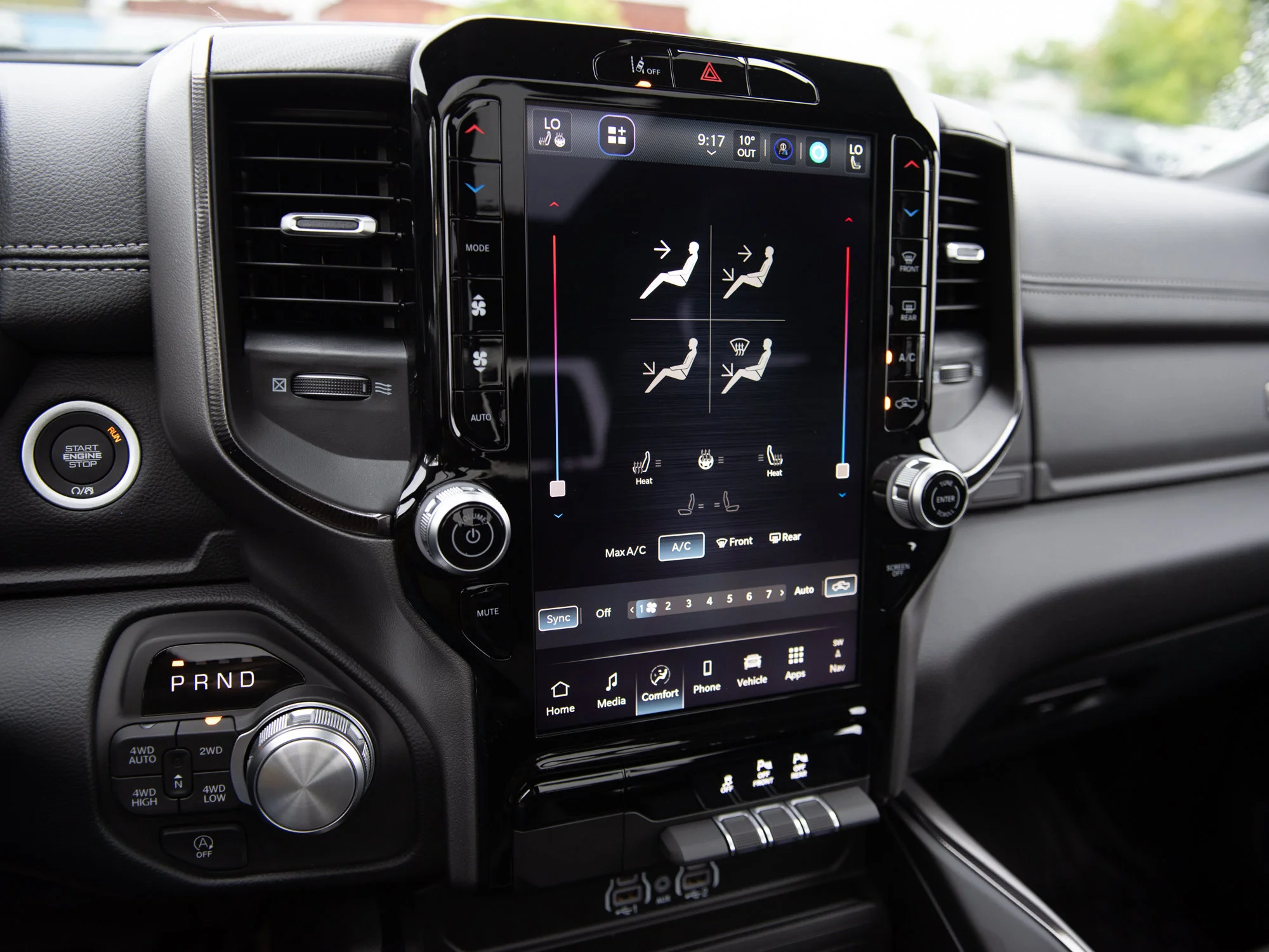 New 2026 Black RAM Sport* Crew Cab 4x4, Panoramic Sunroof, Heated Seats/Wheel, Nav image 22