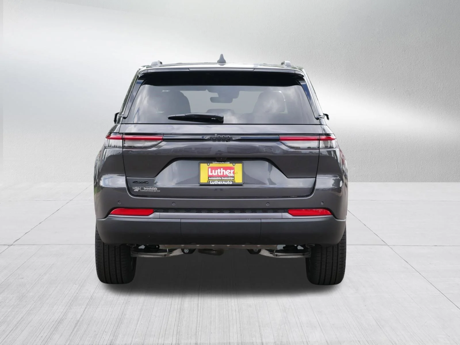 New 2026 Baltic Gray Metallic Clear-Coat Exterior Paint Jeep Limited image 6