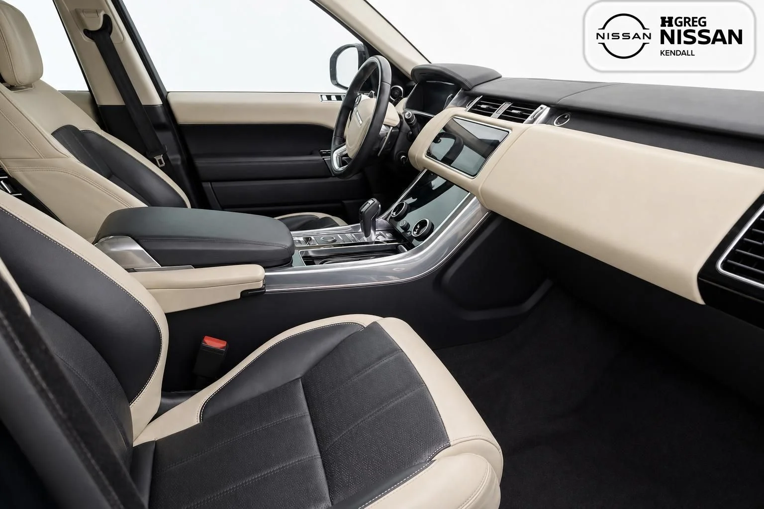 Used 2018 Gray Land Rover HSE Dynamic image 11