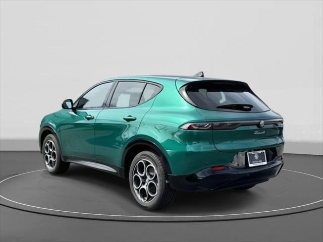 New 2025 Verde (Green) Fangio Metallic Exterior Paint Alfa Romeo  image 4