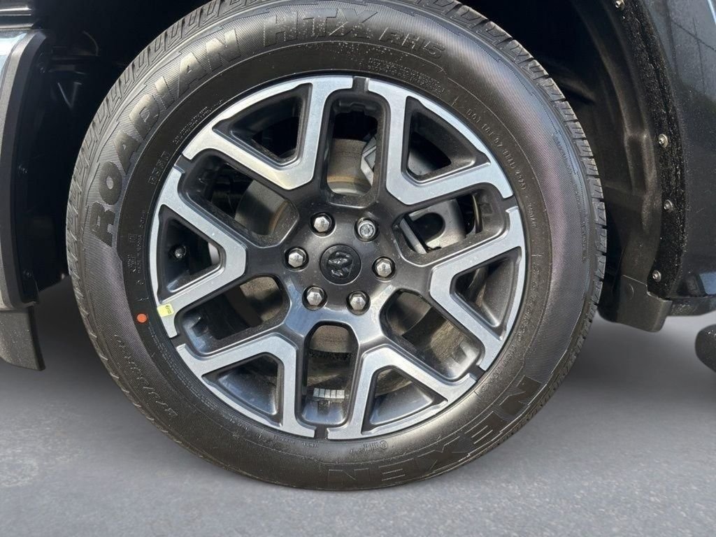 New 2026 Diamond Black Crystal Pearl-Coat Exterior Paint RAM Laramie image 10