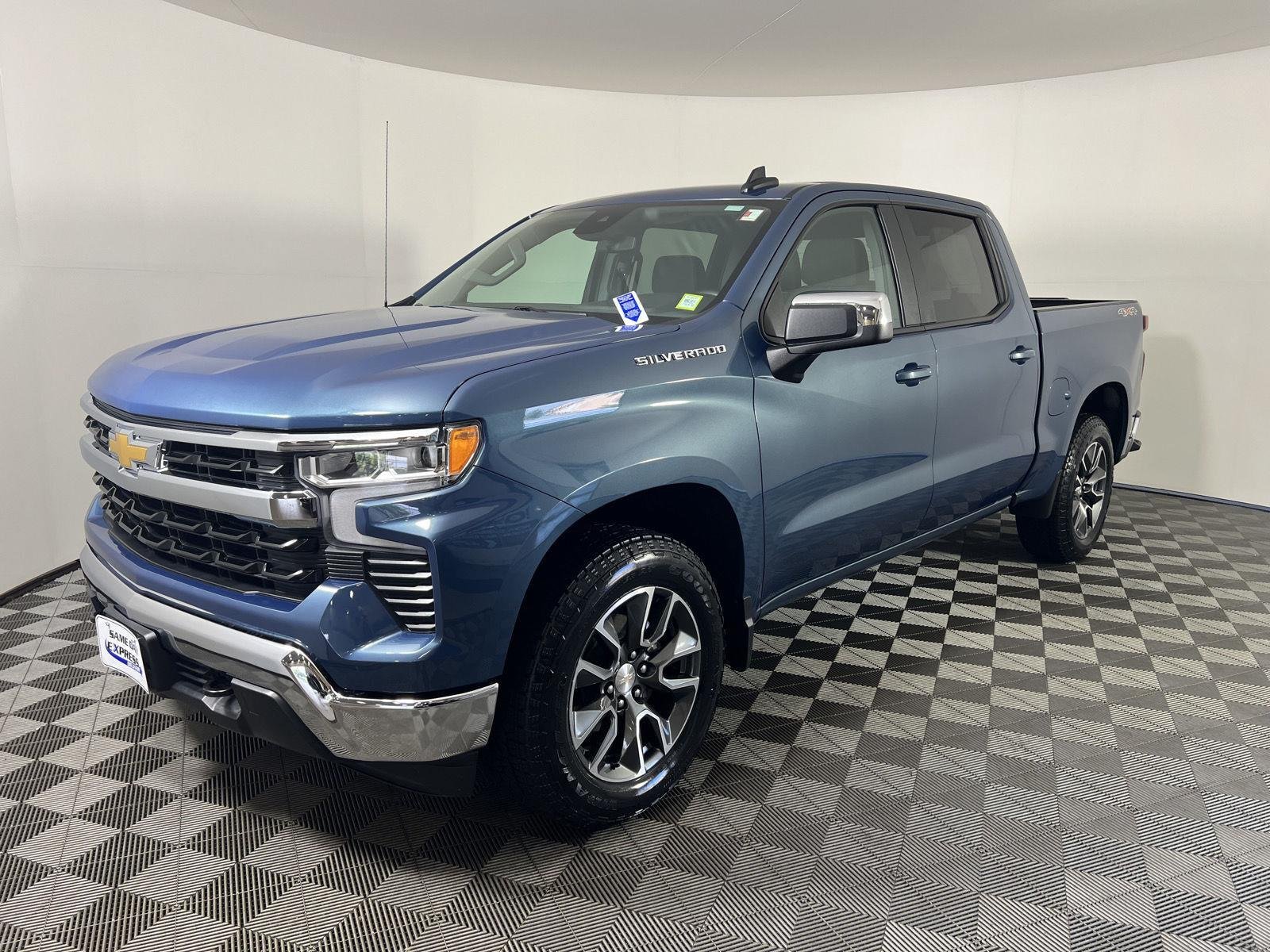 Used 2024 Lakeshore Blue Metallic Chevrolet LT image 28