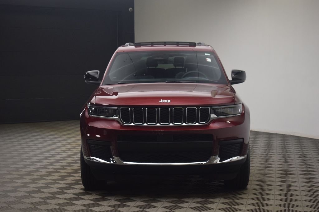 Used 2025 Velvet Red Pearlcoat Jeep Laredo image 25