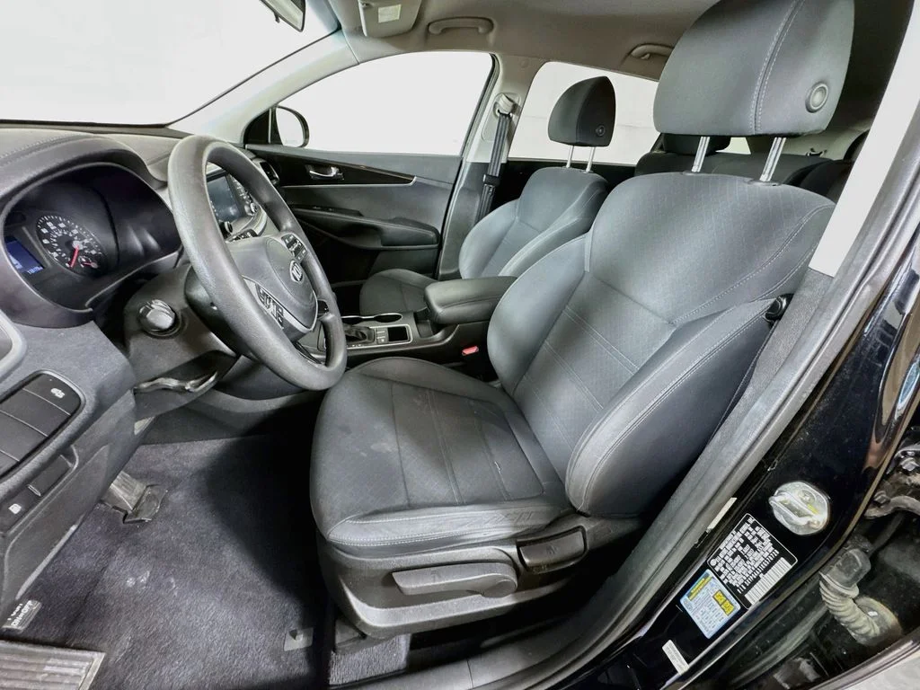 Used 2019 Black Kia L image 24