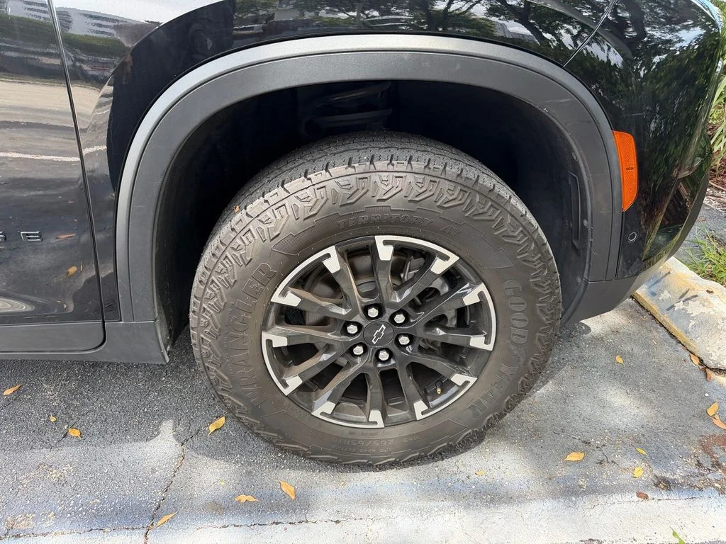 Used 2024 Black Chevrolet Z71 image 13