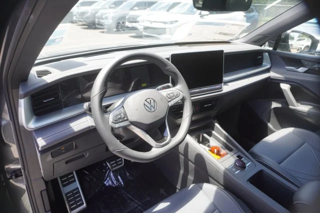 New 2026 Platinum Gray Metallic Volkswagen SE R-Line Black image 21