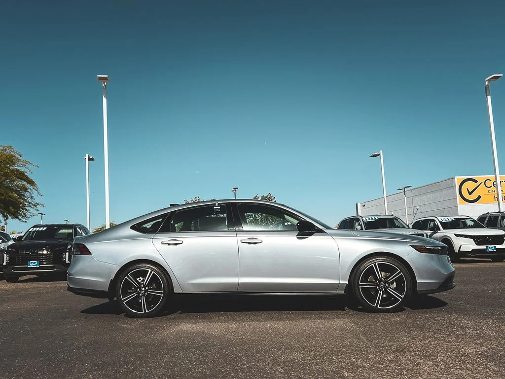 New 2026 Solar Silver Metallic Honda SE image 7