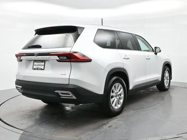 Used 2024 Wind Chill Pearl Toyota XLE image 7