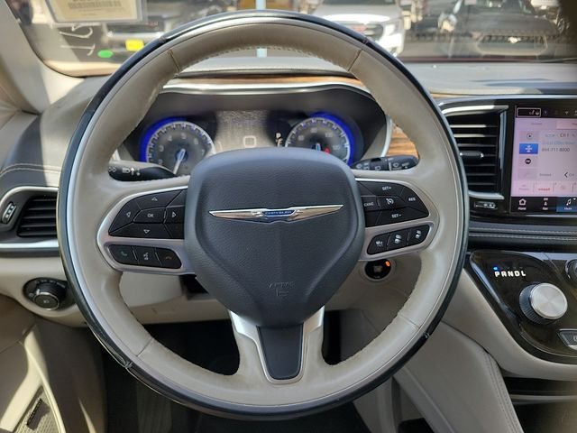 Used 2021 Red Chrysler Limited image 19