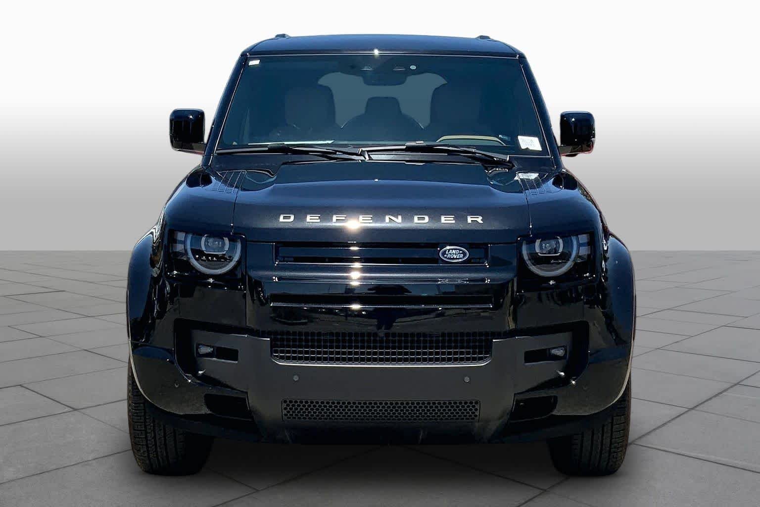 New 2026 Santorini Black LAND ROVER X-Dynamic SE image 3