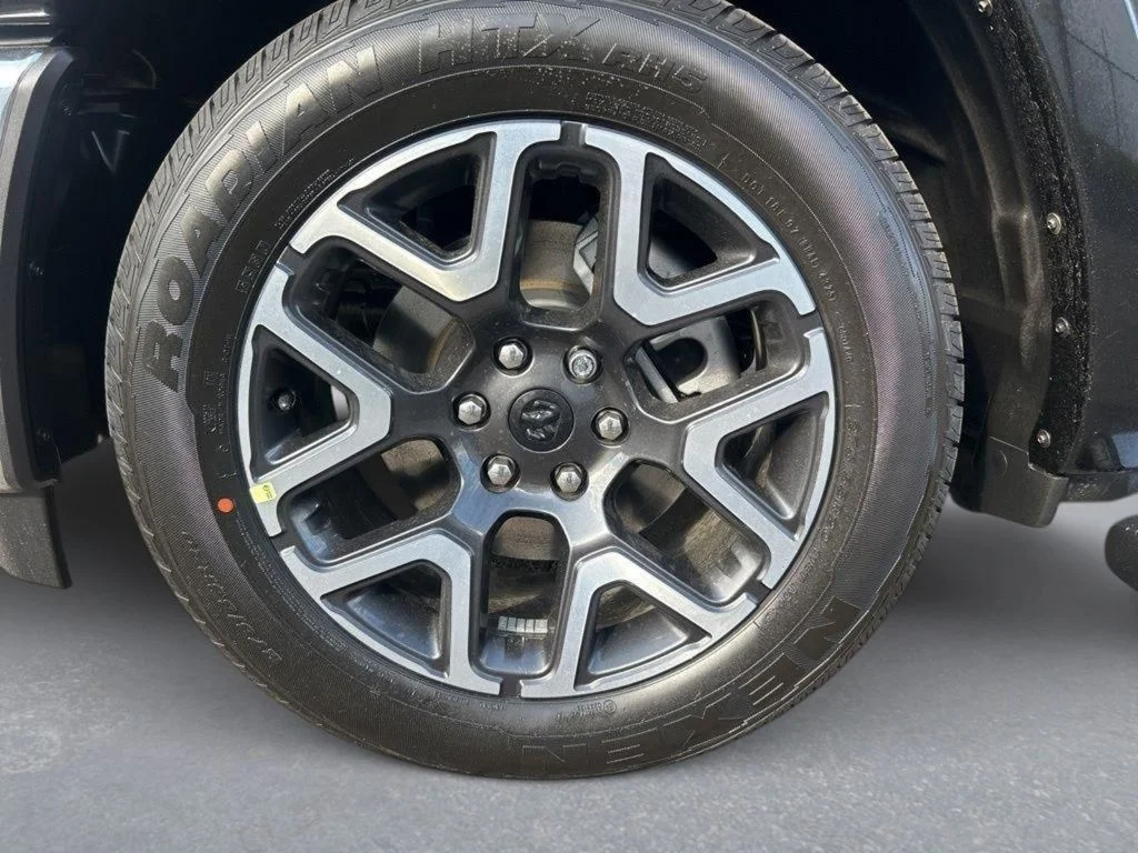 New 2026 Diamond Black Crystal Pearl-Coat Exterior Paint RAM Laramie image 10