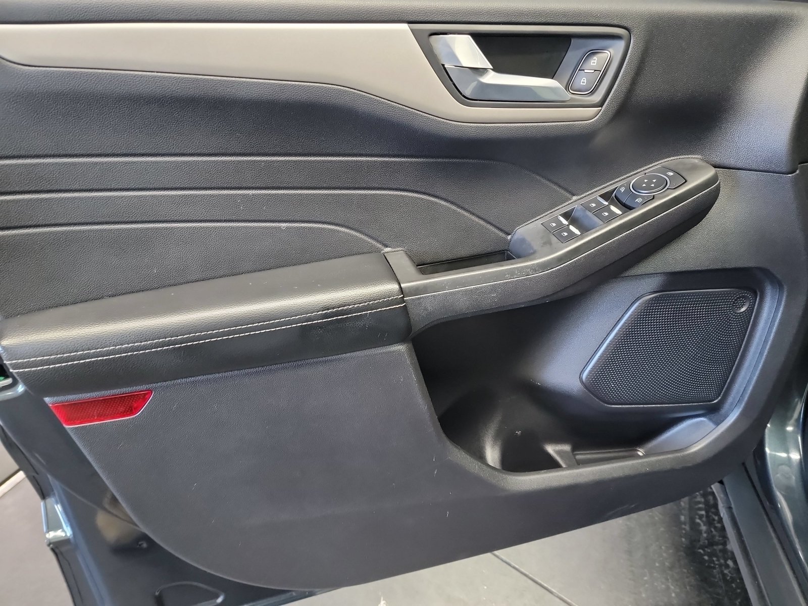 Used 2022 Blue Metallic Ford SEL image 12