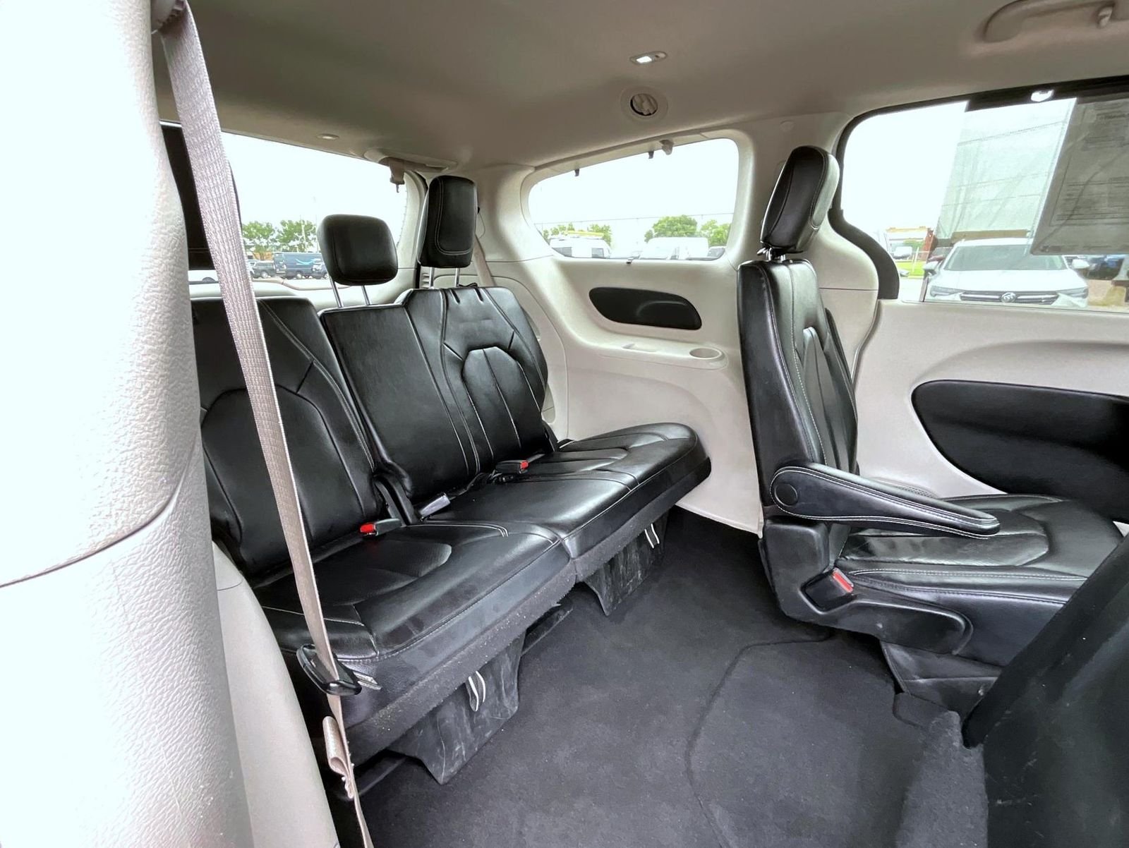 Certified Used 2022 White Chrysler Touring L image 19