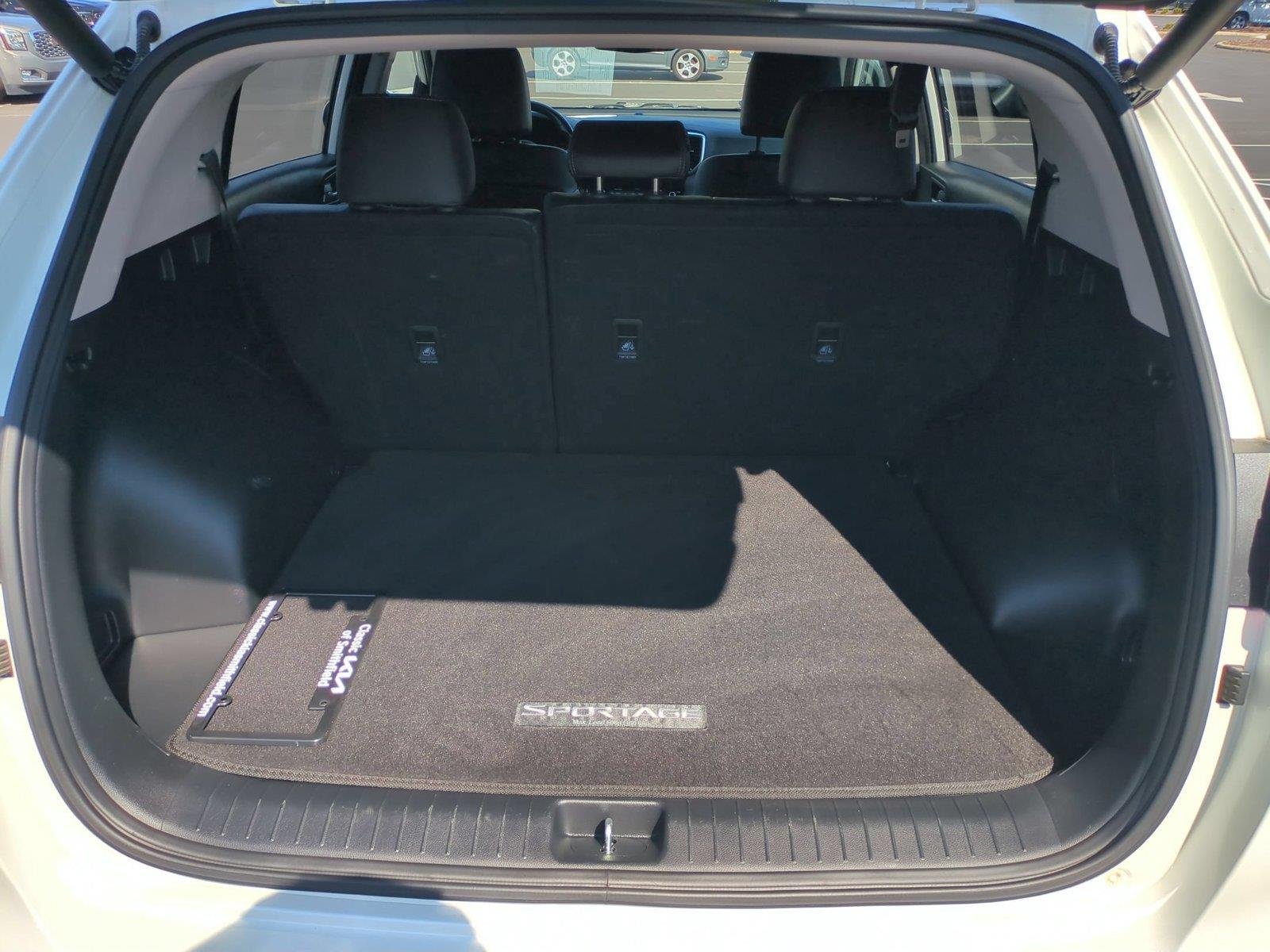 Used 2022 Snow White Pearl Kia EX image 35